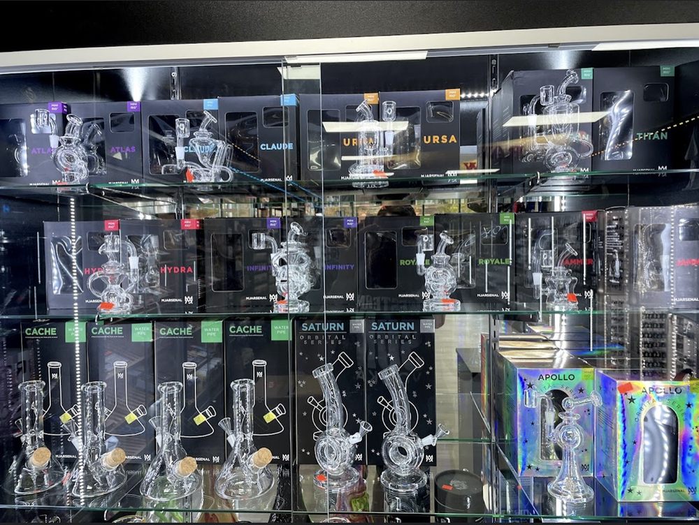 Dimension Smoke Shop, Lake Forest