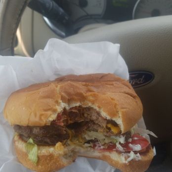 Hometown Hamburgers - Half pound cheeseburger with bacon and mayo - Burgers Near Me - Farmington, New Mexico