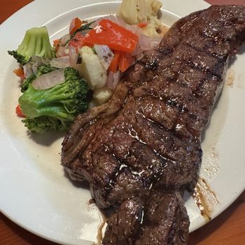 Cattlemens Steakhouse - New York strip & veggies - Steakhouses Near Me - Redding, California