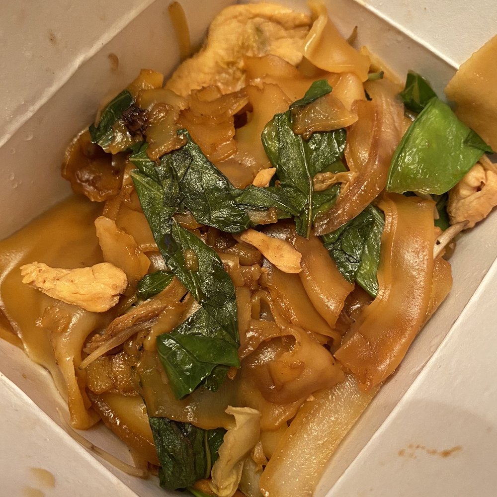 Angkor Restaurant - Drunken noodles with chicken - Cambodian Near Me - Pittsburgh, Pennsylvania