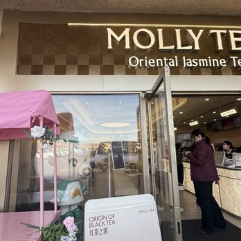 Molly Tea - Cute decor outside - Bubble Tea Near Me - Las Vegas, Nevada