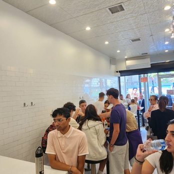7th Street Burger Financial District - Few stools but mostly standing. - Burgers Near Me - New York, New York 7th Street Burger Financial District - Few stools but mostly standing. - Burgers Near Me - New York, New York