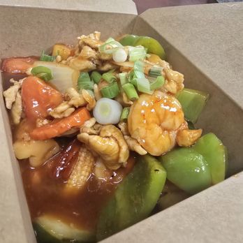 Poom Thai Cuisine - Served food to DINE-IN in these...smh - Thai Near Me - Santa Monica, California