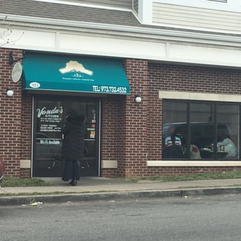 Vonda's Kitchen - The front entrance not very noticeable I couldn't see it at first. so I thought I'd post a picture for others - Soul Food Near Me - Newark, New Jersey