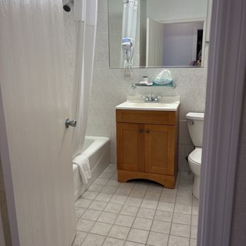 Hotel Versey Chicago Lincoln Park - Main bathroom - Hotels Near Me - Chicago, Illinois