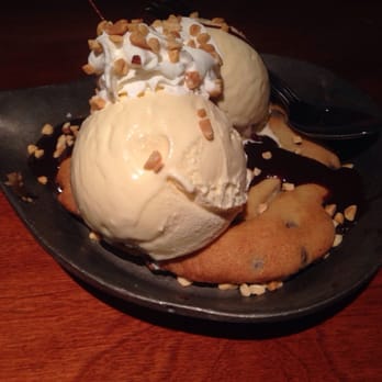 Cheddar's Scratch Kitchen - Monster cookie - American Near Me - Lansing, Michigan