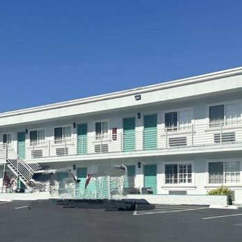Super 8 by Wyndham - Oceanside - Hotels Near Me - Oceanside, California