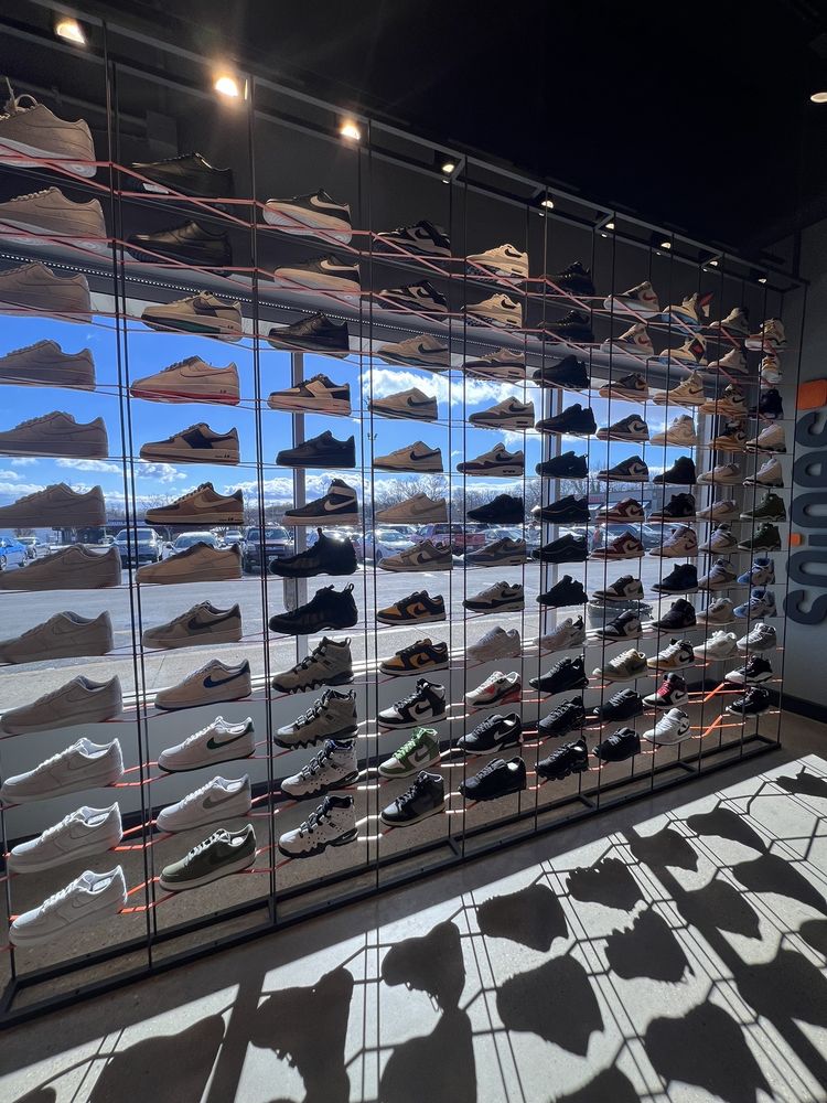 snipes shoe store