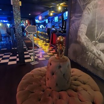 Retro Junkie - Inside - Cocktail Bars Near Me - Walnut Creek, California