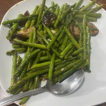 Tuyen’s Asian Bistro - Asparagus Sauteed with Shiitake Mushroom - Vietnamese Near Me - Memphis, Tennessee Tuyen’s Asian Bistro - Asparagus Sauteed with Shiitake Mushroom - Vietnamese Near Me - Memphis, Tennessee