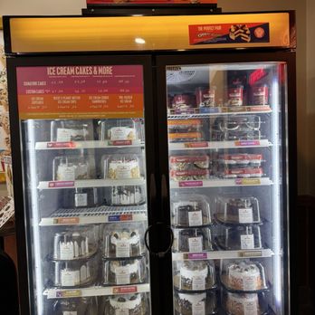 Cold Stone Creamery - Ice cream cake display - Ice Cream & Frozen Yogurt Near Me - Santee, California