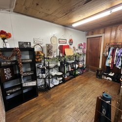 Barnes Town & Country Flea Market - Booth 39 #17