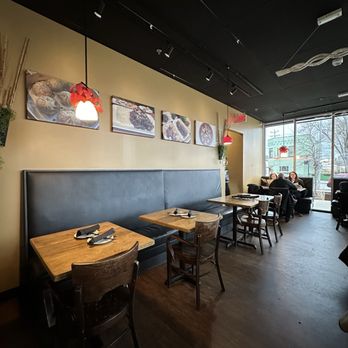 Momo Mee - Warm decor - Pan Asian Near Me - Milwaukee, Wisconsin Momo Mee - Warm decor - Pan Asian Near Me - Milwaukee, Wisconsin