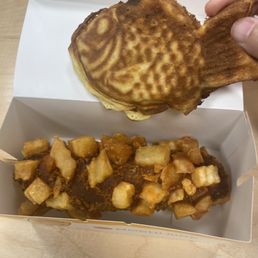 Potato mozzarella cheese and hot dog, red bean taiyaki Potato mozzarella cheese and hot dog, red bean taiyaki