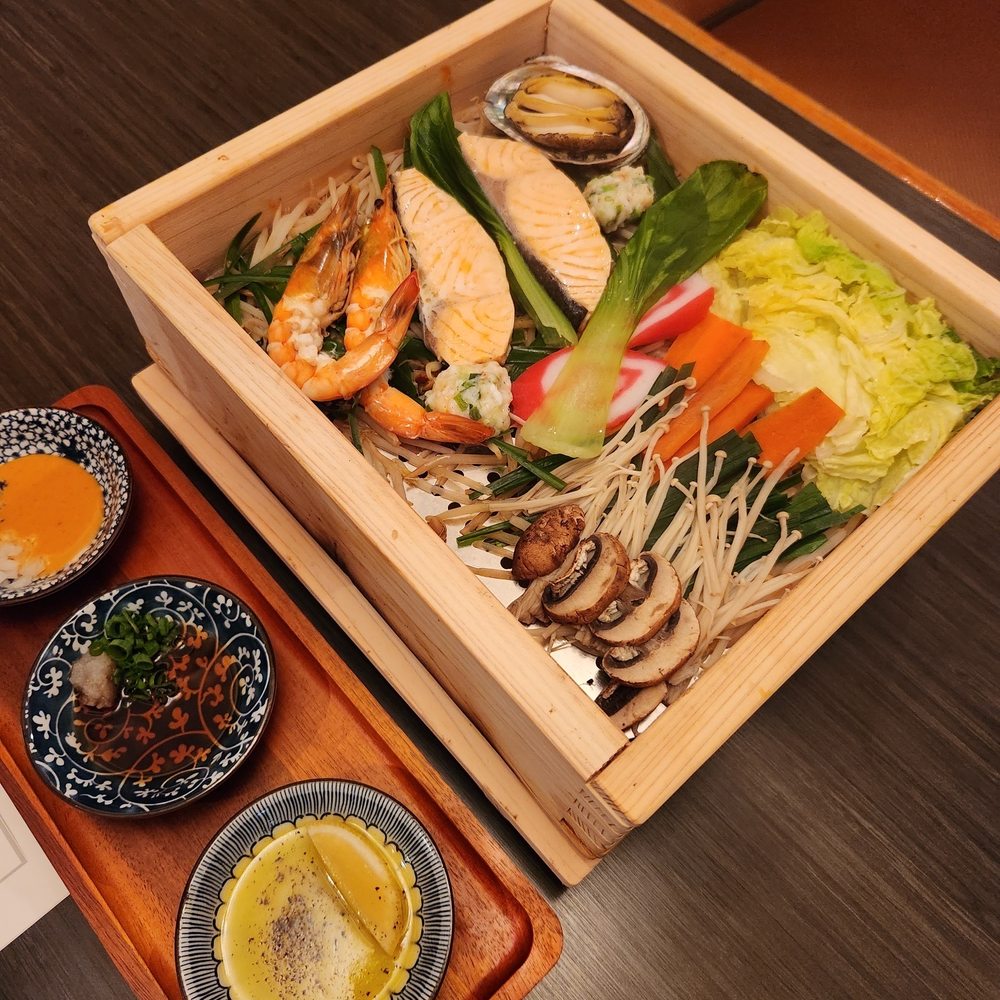 Golden pig - Korean Near Me - Honolulu, Hawaii