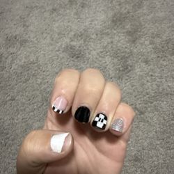 Famous Nails