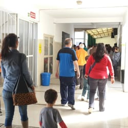 Instituto Educ J Hernández Centro Educativo Peter Pan - entrando para votar