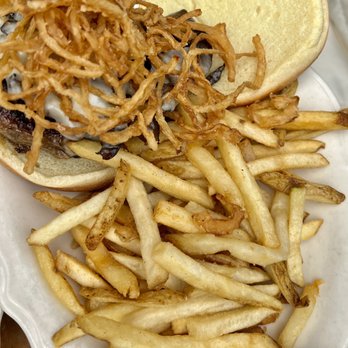 White Star Warren - Paulus Hook Burger with fries - Burgers Near Me - Jersey City, New Jersey White Star Warren - Paulus Hook Burger with fries - Burgers Near Me - Jersey City, New Jersey