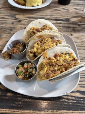 Cozy Cottage by null