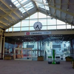 Llandudno Railway Station - The interior of Llandudno railway station