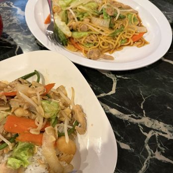 Hot Mama’s Kitchen - Chow Mein w/ chicken - Cambodian Near Me - Ocean Shores, Washington Hot Mama’s Kitchen - Chow Mein w/ chicken - Cambodian Near Me - Ocean Shores, Washington