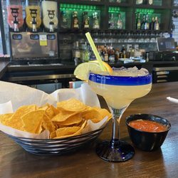 Margaritas - La Tradicional Margarita with chips and salsa
