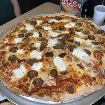 500 Degrees New York Style Pizzeria - South Blvd - Meatball ricotta - Pizza Near Me - Charlotte, North Carolina