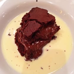 Cozinha Artagão - Bolo quente de brigadeiro com calda gelada de leite com baunilha