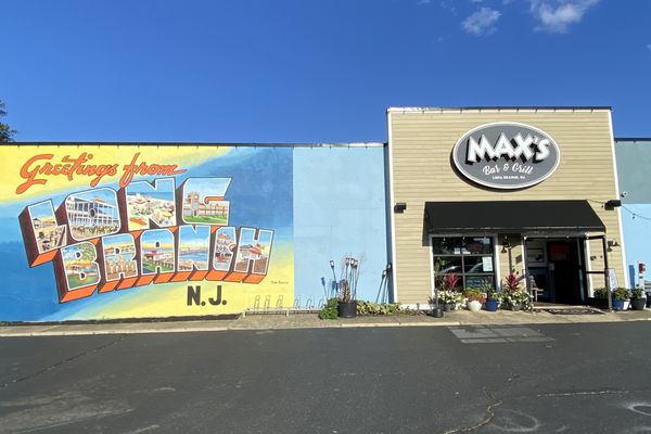 Max's Bar & Grill by null
