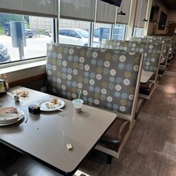 Wahlbugers At Hyvee - 4th dirty table