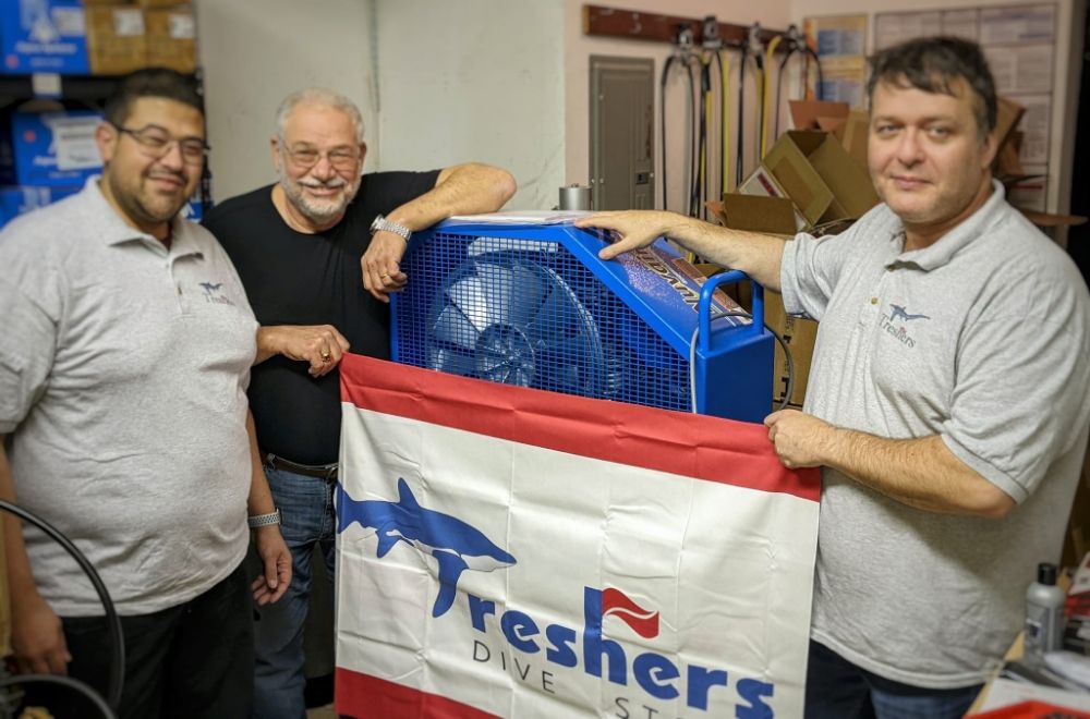 TRESHERS Updated September 2024 28 Photos 186 Robin Rd, Staten Island, New York Dive