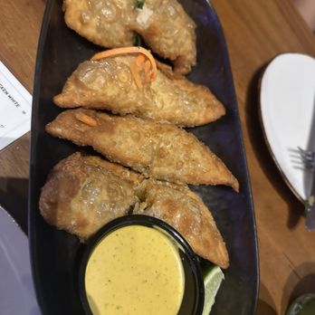 Limón - Empanada platter - Peruvian Near Me - Walnut Creek, California Limón - Empanada platter - Peruvian Near Me - Walnut Creek, California