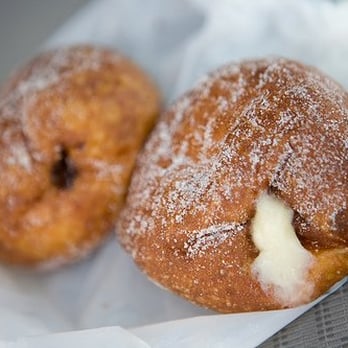 Leonard's Bakery - hot malasadas - Bakeries Near Me - Honolulu, Hawaii Leonard's Bakery - hot malasadas - Bakeries Near Me - Honolulu, Hawaii