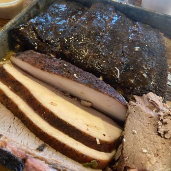 The Pig & Pint - "Q sampler" : 2 slices brisket, 6 ribs, and a generous boneless, skinless chicken breast - Barbeque Near Me - Jackson, Mississippi The Pig & Pint - "Q sampler" : 2 slices brisket, 6 ribs, and a generous boneless, skinless chicken breast - Barbeque Near Me - Jackson, Mississippi