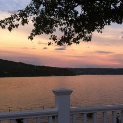 The Lakeside Restaurant & Tavern