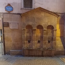 Fuente del Perro - Fuente del Perro in Bilboa's Old City