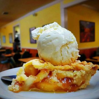 Lynn's Table - Apple Pie with Tillamook Vanilla Bean Ice Cream - American Near Me - Spring, Texas Lynn's Table - Apple Pie with Tillamook Vanilla Bean Ice Cream - American Near Me - Spring, Texas
