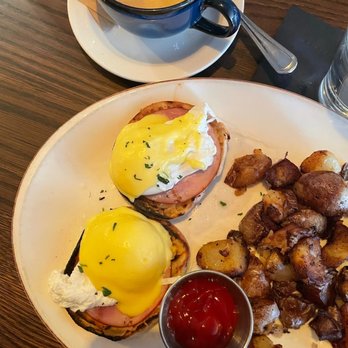 Sonsie - Eggs Benedict - New American Near Me - Boston, Massachusetts Sonsie - Eggs Benedict - New American Near Me - Boston, Massachusetts