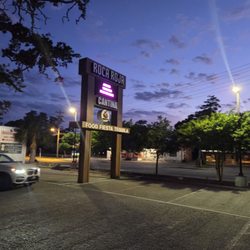 Roca Roja Cantina - Outside
