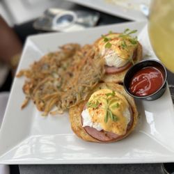 Wilson Hardware Kitchen & Bar - Eggs benedict