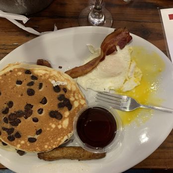 Maple Leaf Diner - 2x2x2 - American Near Me - Dallas, Texas