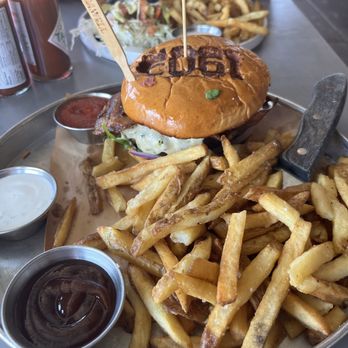 1909 - Bison burger - Bars Near Me - Temecula, California