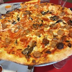 La Hacienda Ristorante & Pizzeria - Sausage and mushroom pizza large