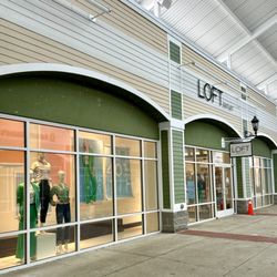 LOFT Outlet - Front entrance to store