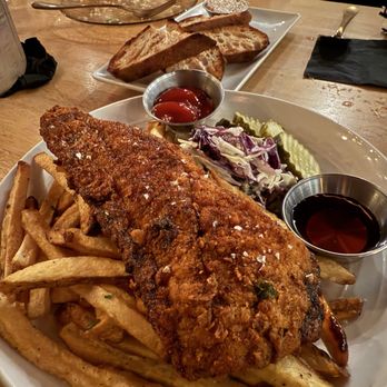 Liv's - Fish Plate - Seafood Near Me - Long Beach, California