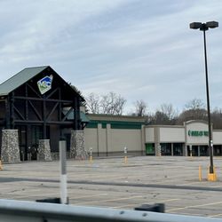 Monroeville Plaza - Some businesses in shopping center
