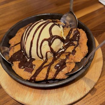 Chili's - Skillet Chocolate Chip Cookie - Tex-Mex Near Me - Bulverde, Texas