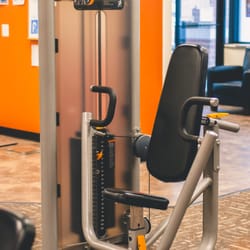 Anytime Fitness - Chest Press machine