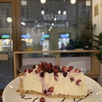 Aurora Kahvi - Amazing white chocolate tart. - Cafes Near Me - Warsaw, MZ