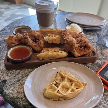 Iris Rooftop - Breakfast chicken n waffles - Cocktail Bars Near Me - Chattanooga, Tennessee